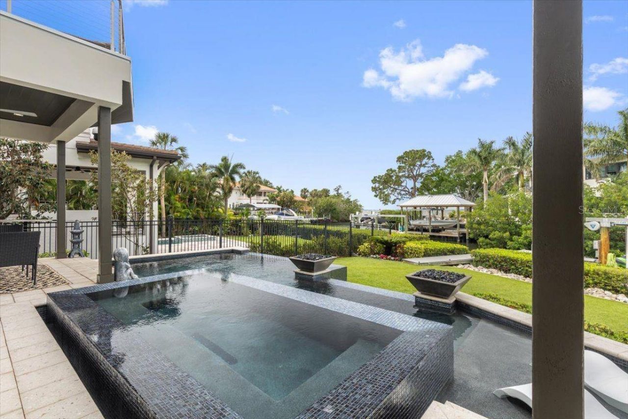 5131 W Neptune Way, Tampa, FL 33609 Photo