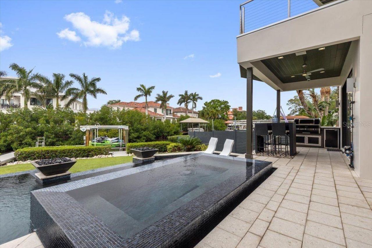 5131 W Neptune Way, Tampa, FL 33609 Photo