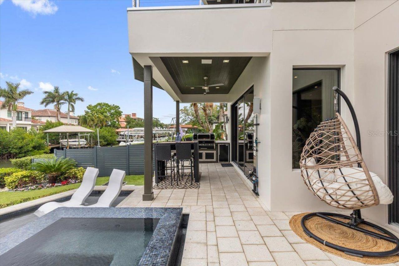 5131 W Neptune Way, Tampa, FL 33609 Photo