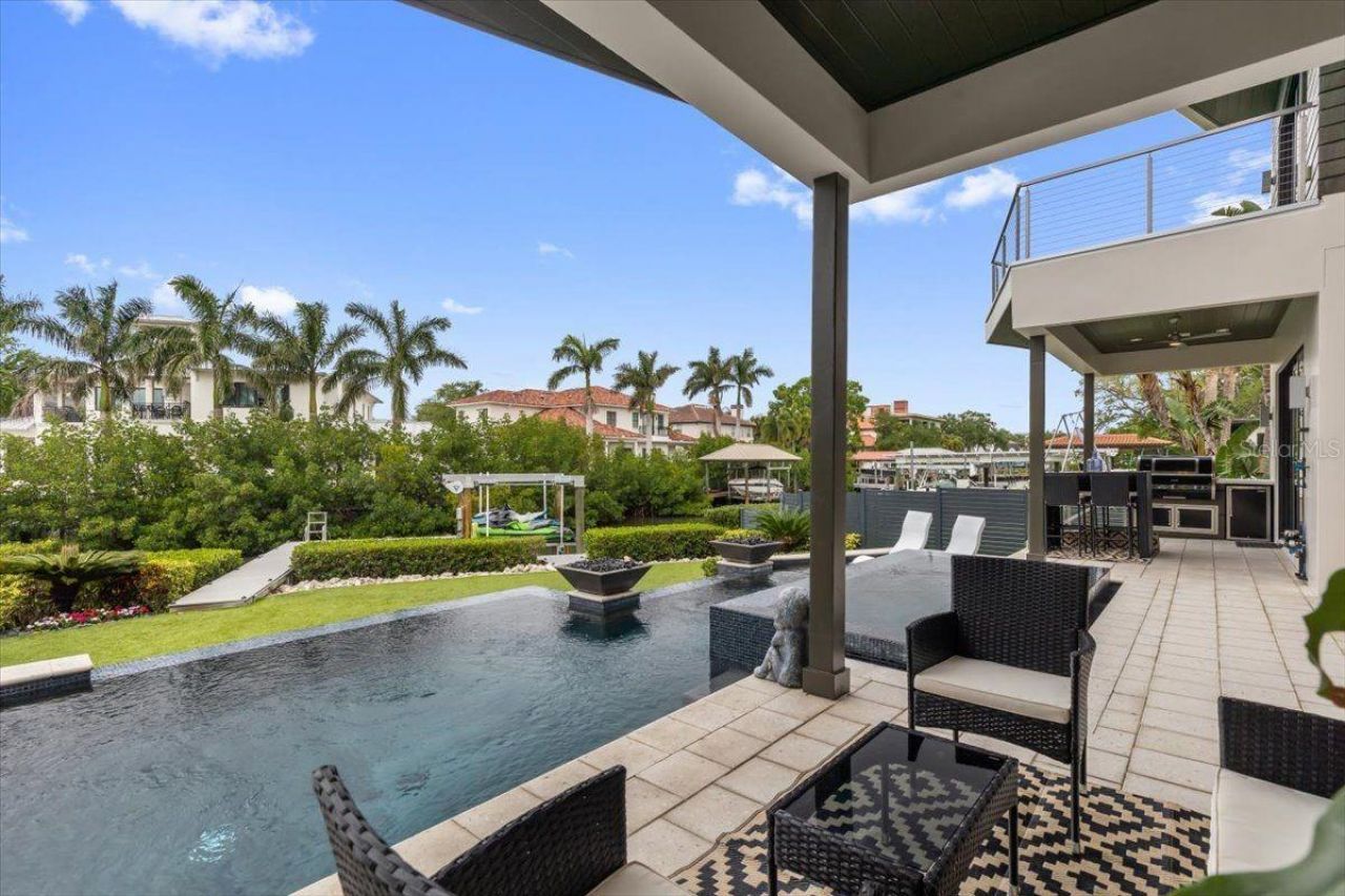 5131 W Neptune Way, Tampa, FL 33609 Photo