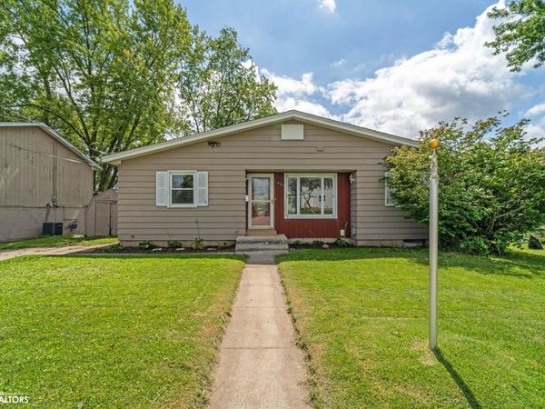 1032 C Avenue, Nevada, IA 50201