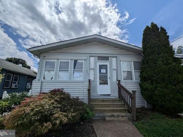 267 HOMECREST, EWING, NJ 08638