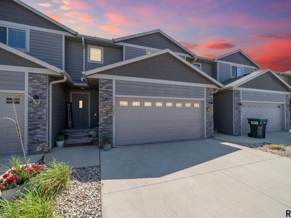 4205 N Knob Hill Ct, Sioux Falls, SD 57107