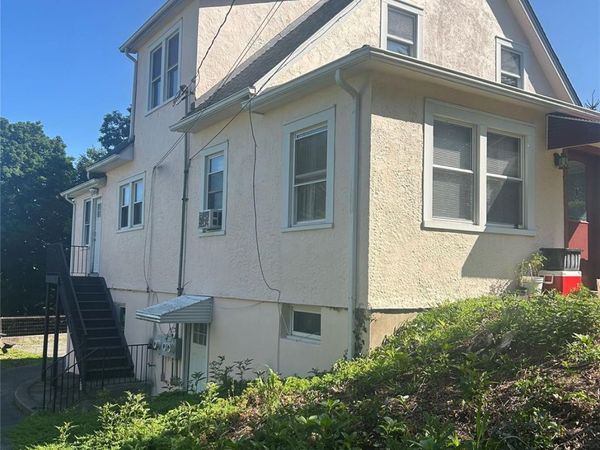 34 Bedford Ave , Bedford Hills, NY 10507