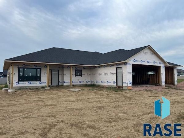 5909 W 54th St N N, Sioux Falls, SD 57107