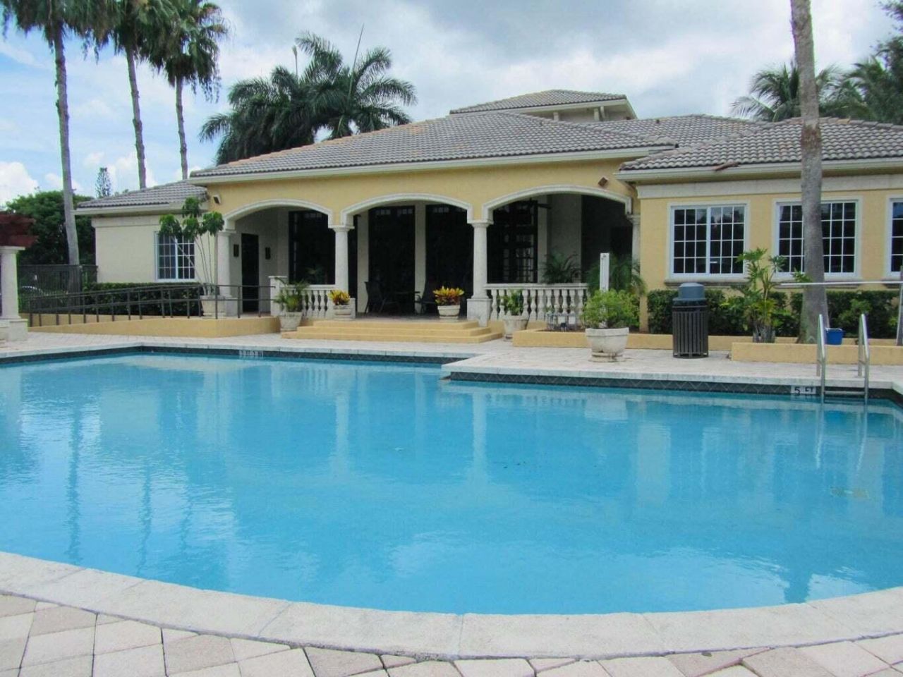 300 Crestwood Court N, Unit 309, Royal Palm Beach, FL 33411 Photo