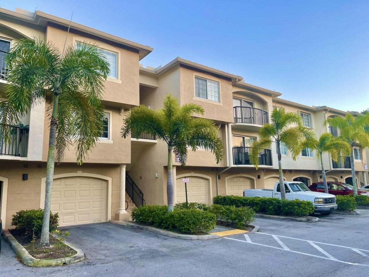 300 Crestwood Court N, Unit 309, Royal Palm Beach, FL 33411 Photo