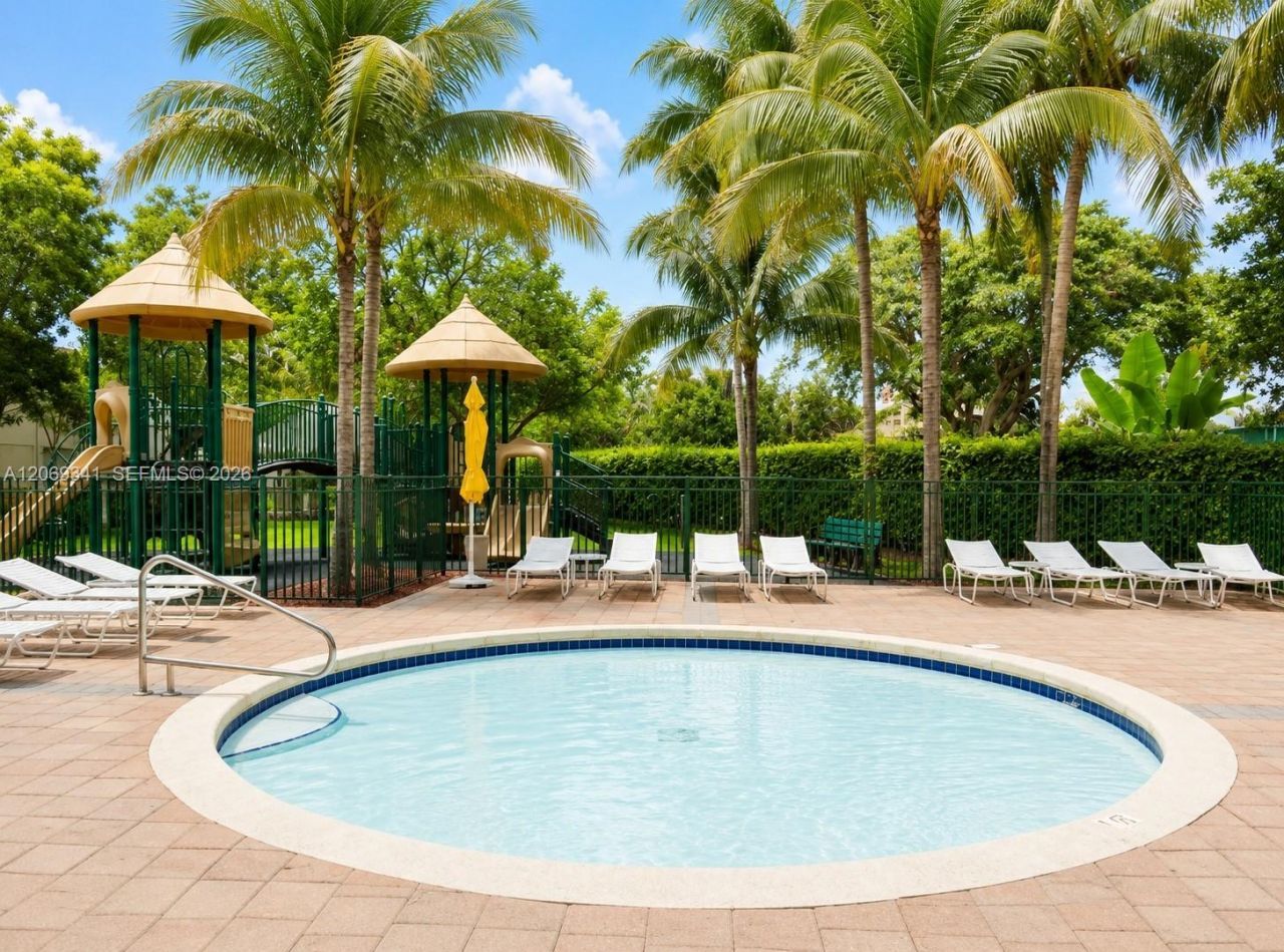 19501 W Country Club Dr , Unit 210, Aventura, FL 33180 Photo