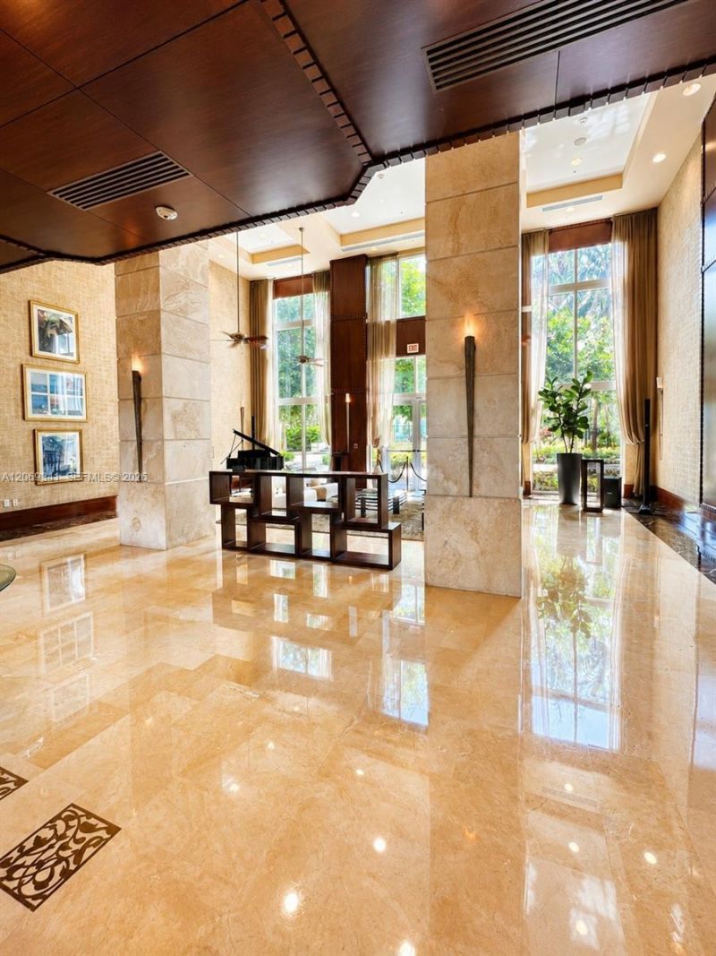 19501 W Country Club Dr , Unit 210, Aventura, FL 33180 Photo