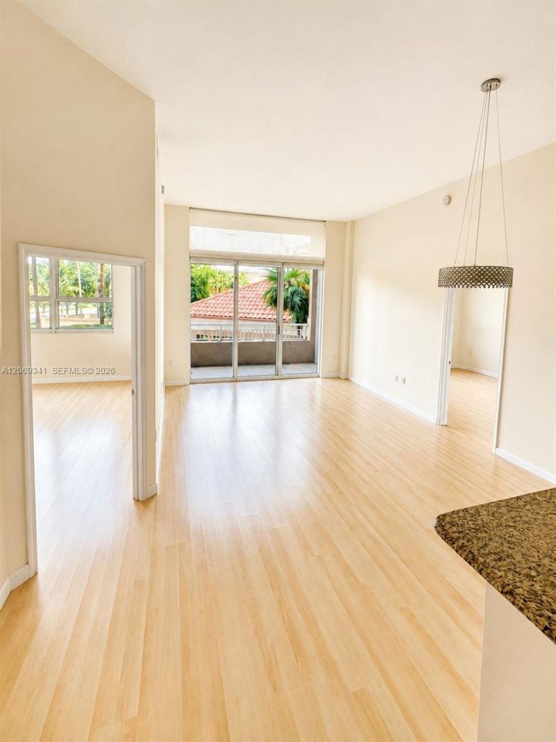 19501 W Country Club Dr , Unit 210, Aventura, FL 33180 Photo