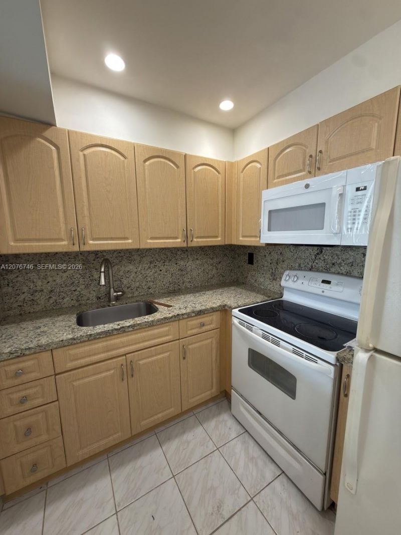 17560 Atlantic Blvd, Unit 503, Sunny Isles Beach, FL 33160 Photo