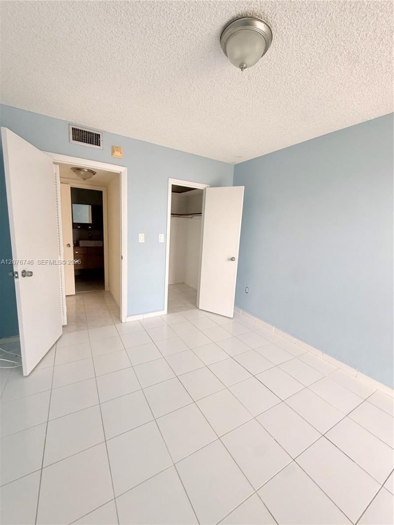 17560 Atlantic Blvd, Unit 503, Sunny Isles Beach, FL 33160 Photo
