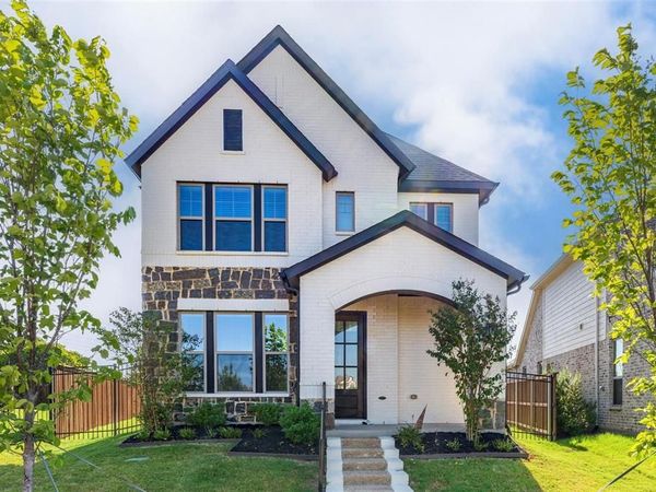 905 Carnation Drive, Crowley, TX 76036