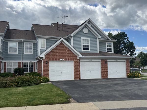 234 Birmingham Court, Roselle, IL 60172