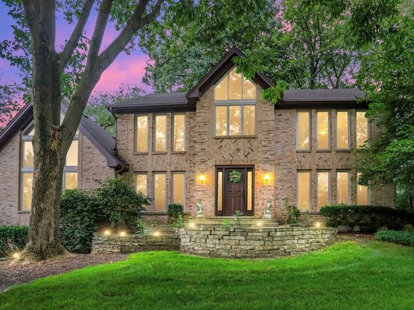 985 Chapel Court N, Glen Ellyn, IL 60137