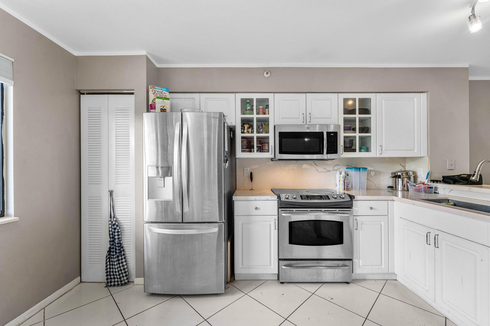 2205 S Cypress Bend Drive, Unit 302, Pompano Beach, FL 33069 Photo