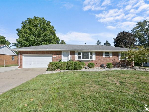 9032 Lawrence Drive, Temperance, MI 48182