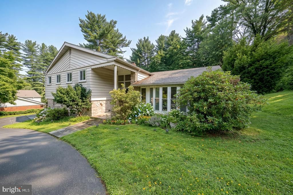 528 SPRAGUE ROAD , PENN VALLEY, PA 19072