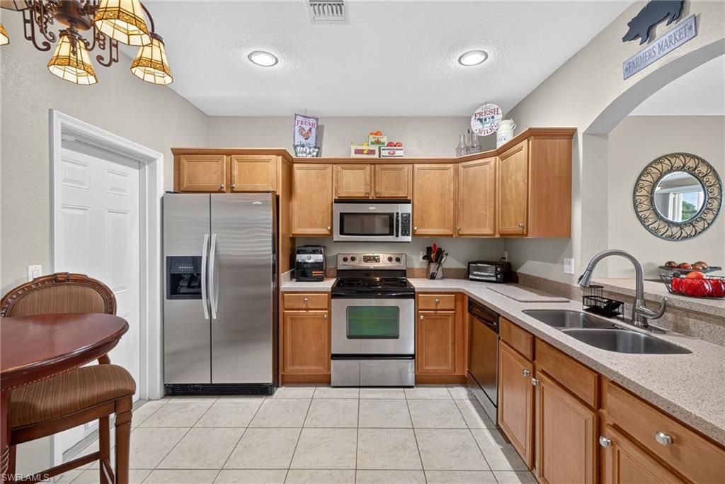 2406 Laurentina Ln, Cape Coral, FL 33909 Photo