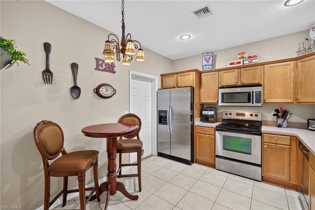 2406 Laurentina Ln, Cape Coral, FL 33909 Photo