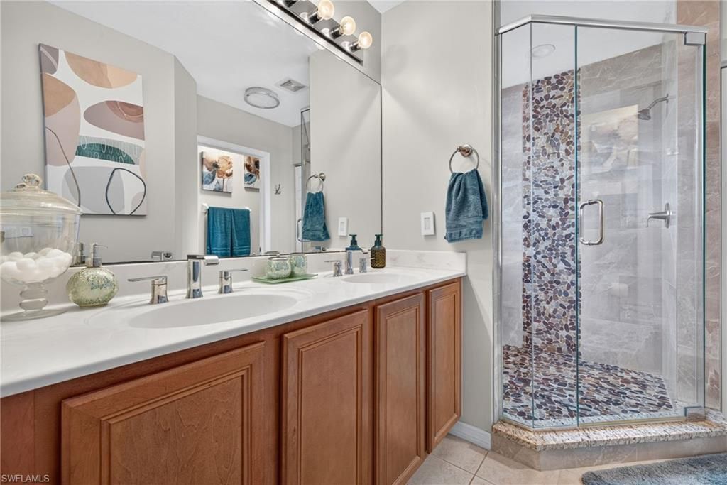 2406 Laurentina Ln, Cape Coral, FL 33909 Photo