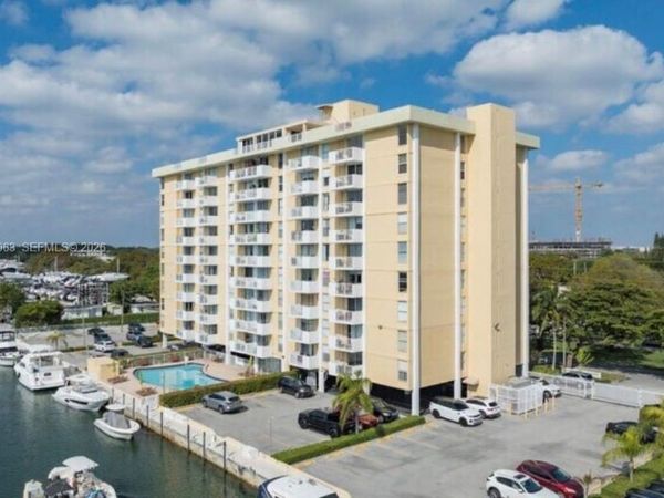 2000 NE 135th St , Unit 405, North Miami, FL 33181