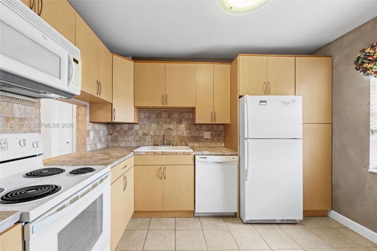 110 Lake Meryl Drive , Unit 216, West Palm Beach, FL 33411 Photo