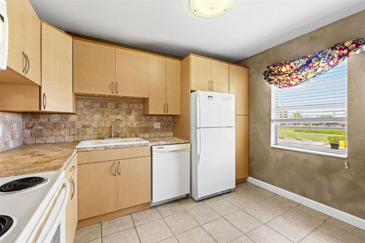 110 Lake Meryl Drive , Unit 216, West Palm Beach, FL 33411 Photo