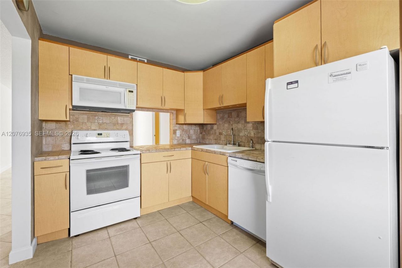 110 Lake Meryl Drive , Unit 216, West Palm Beach, FL 33411 Photo