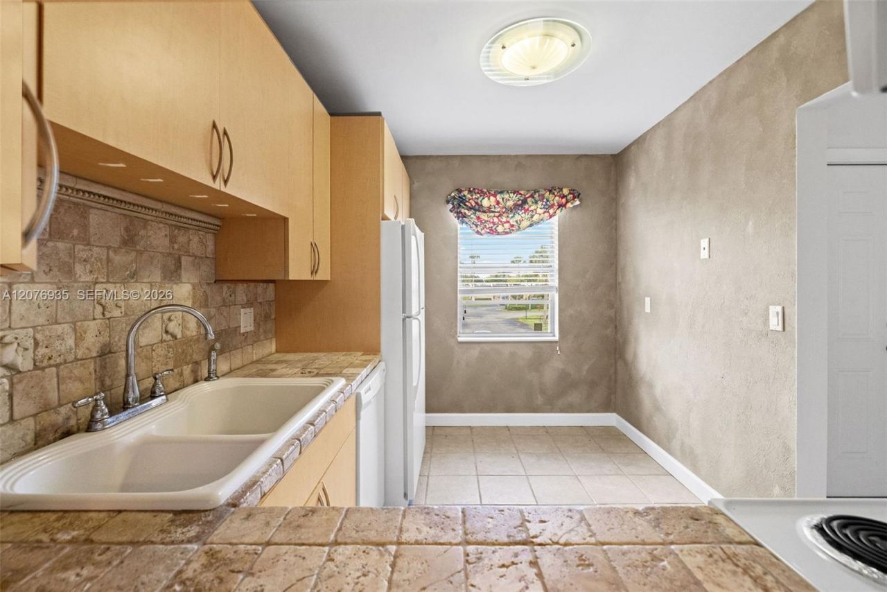 110 Lake Meryl Drive , Unit 216, West Palm Beach, FL 33411 Photo