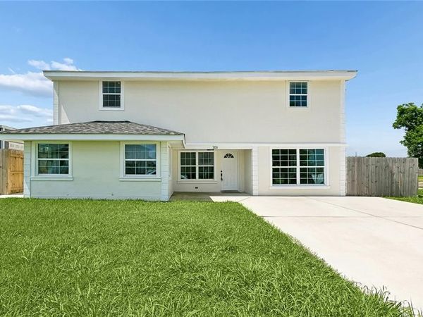 300 CHINCHILLA Drive , Arabi, LA 70032