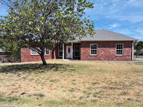 409 E 7th Street , Grove, OK 74344