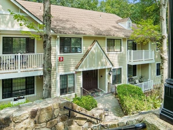 3 Foxwood Dr, Morris Plains, NJ 07950