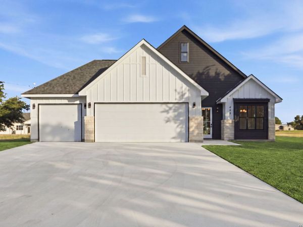 486 WOOD VIEW CIR, Bandera, TX 78003