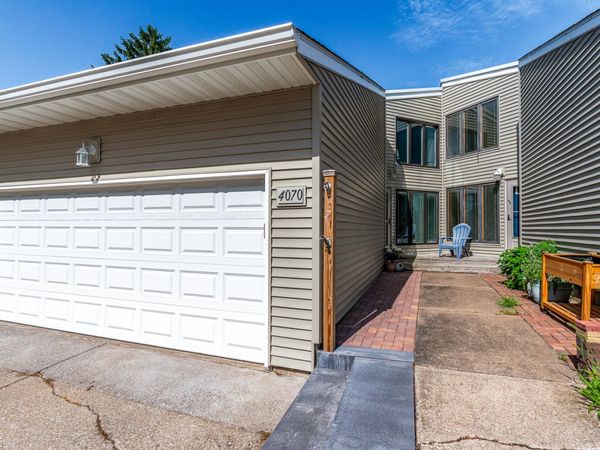 4070 Prairie Lane , Bettendorf, IA 52722