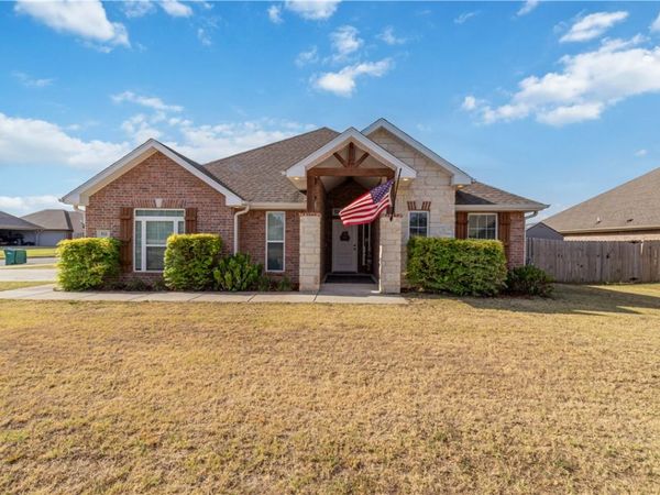511 Cortland Street, Centerton, AR 72712