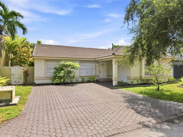 19181 NW 89th Ave , Hialeah, FL 33018