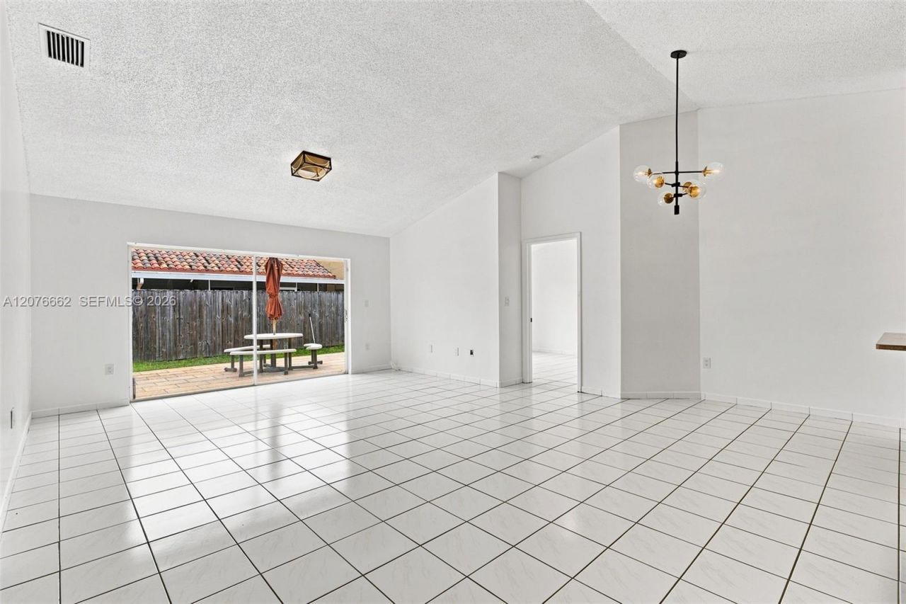 19181 NW 89th Ave , Hialeah, FL 33018 Photo