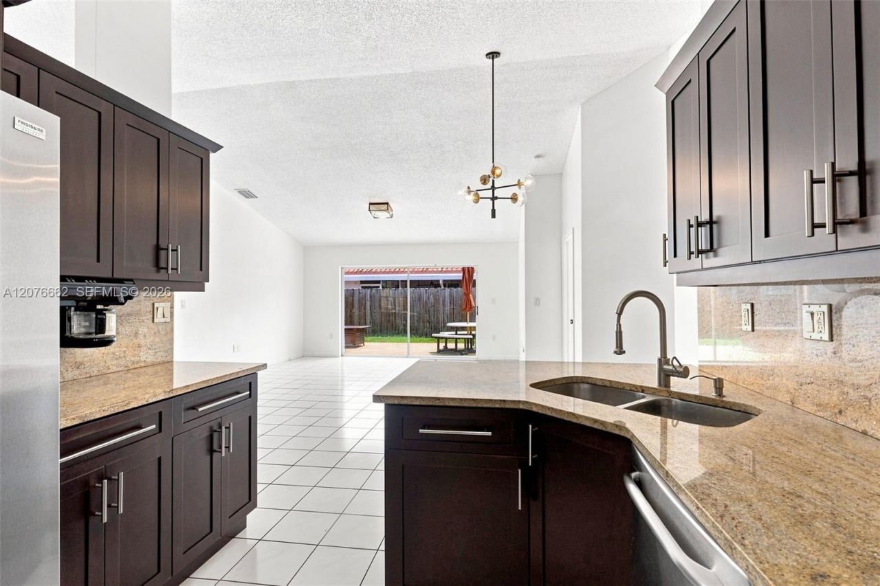 19181 NW 89th Ave , Hialeah, FL 33018 Photo