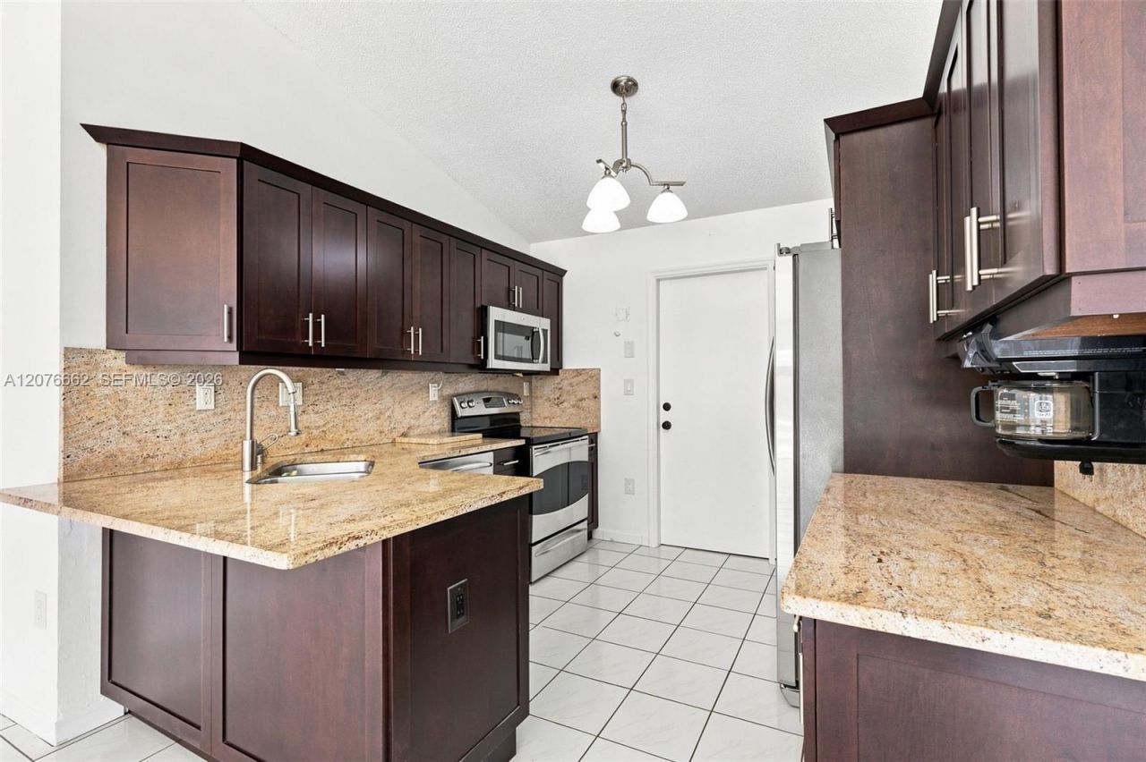 19181 NW 89th Ave , Hialeah, FL 33018 Photo