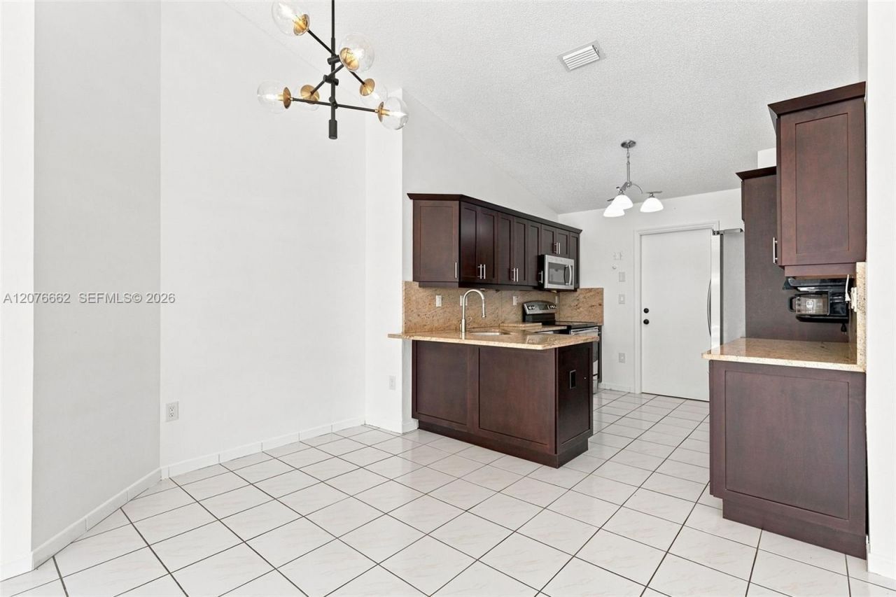 19181 NW 89th Ave , Hialeah, FL 33018 Photo