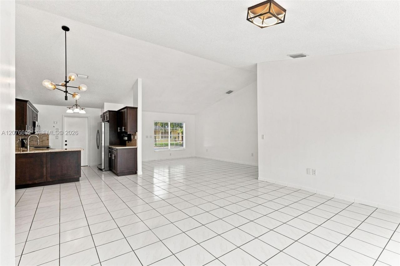 19181 NW 89th Ave , Hialeah, FL 33018 Photo
