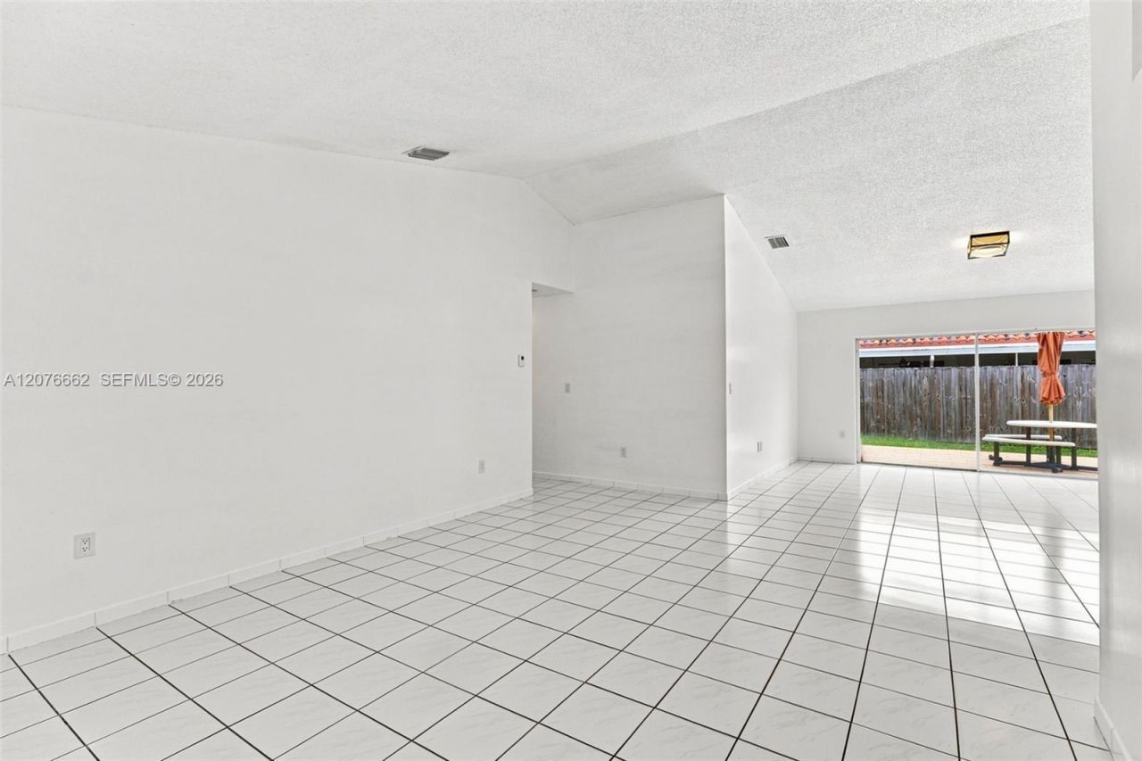 19181 NW 89th Ave , Hialeah, FL 33018 Photo