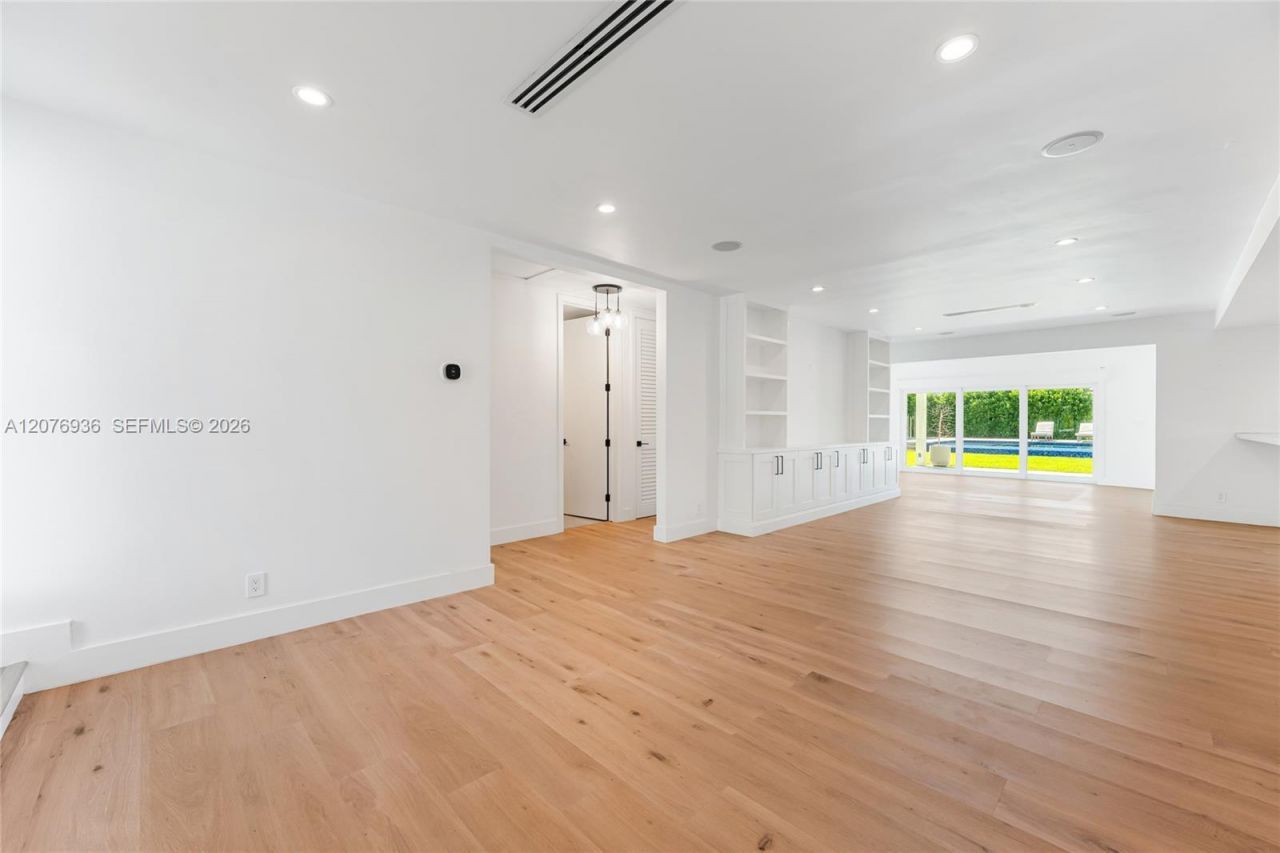 740 S Shore Dr , Miami Beach, FL 33141 Photo