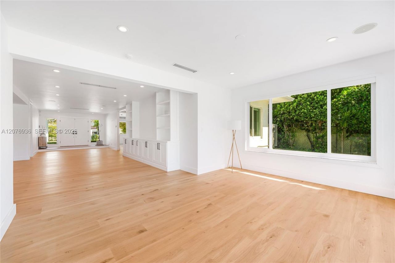 740 S Shore Dr , Miami Beach, FL 33141 Photo