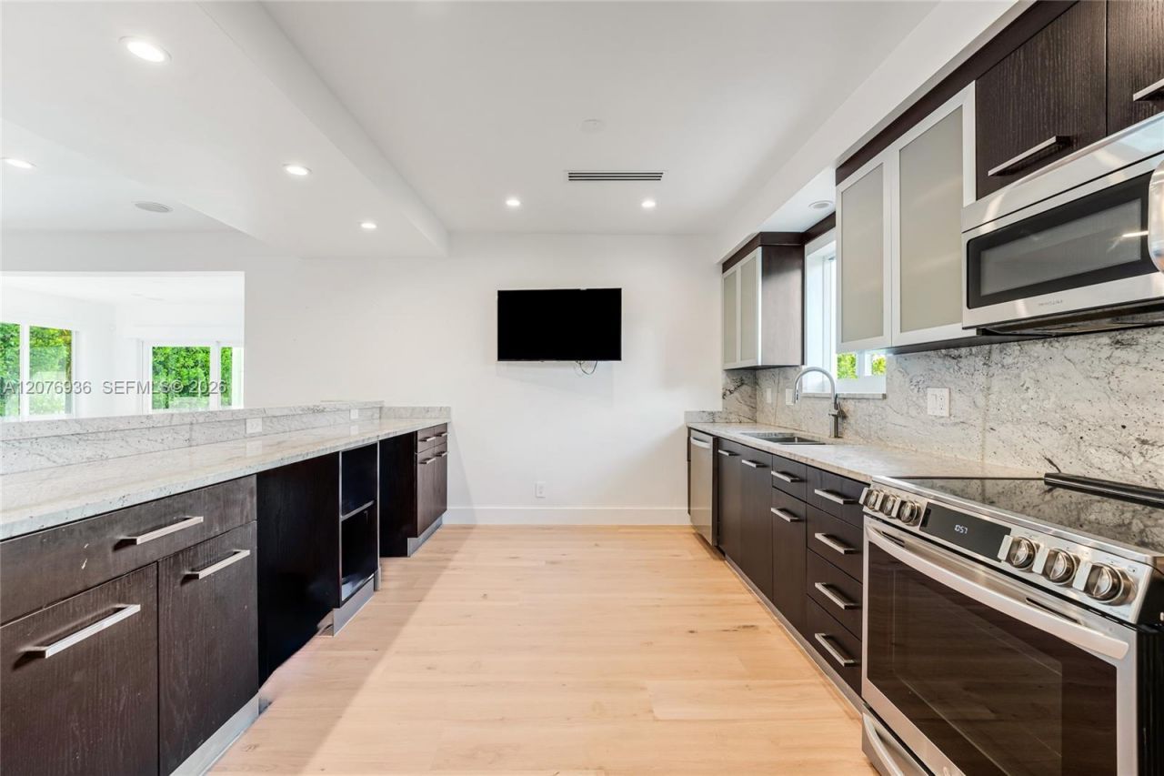 740 S Shore Dr , Miami Beach, FL 33141 Photo