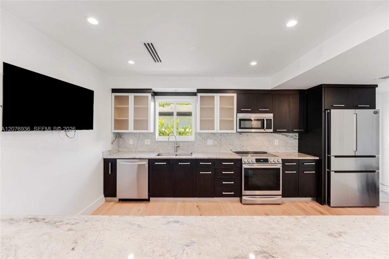 740 S Shore Dr , Miami Beach, FL 33141 Photo