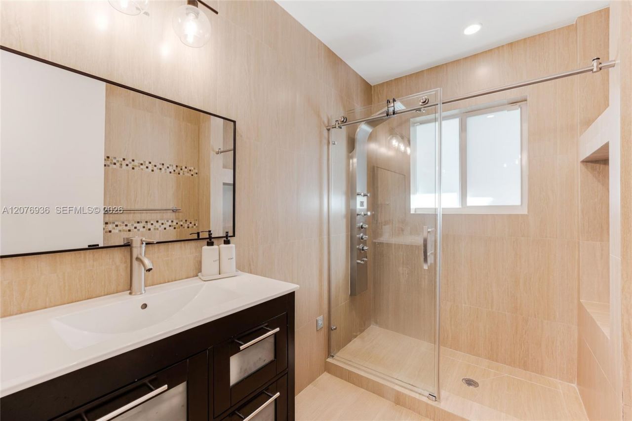 740 S Shore Dr , Miami Beach, FL 33141 Photo