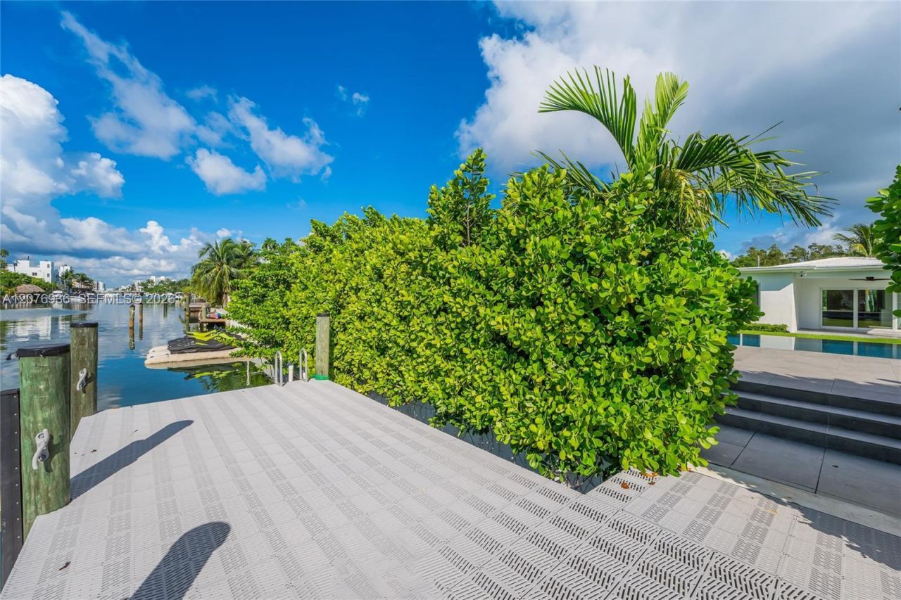 740 S Shore Dr , Miami Beach, FL 33141 Photo