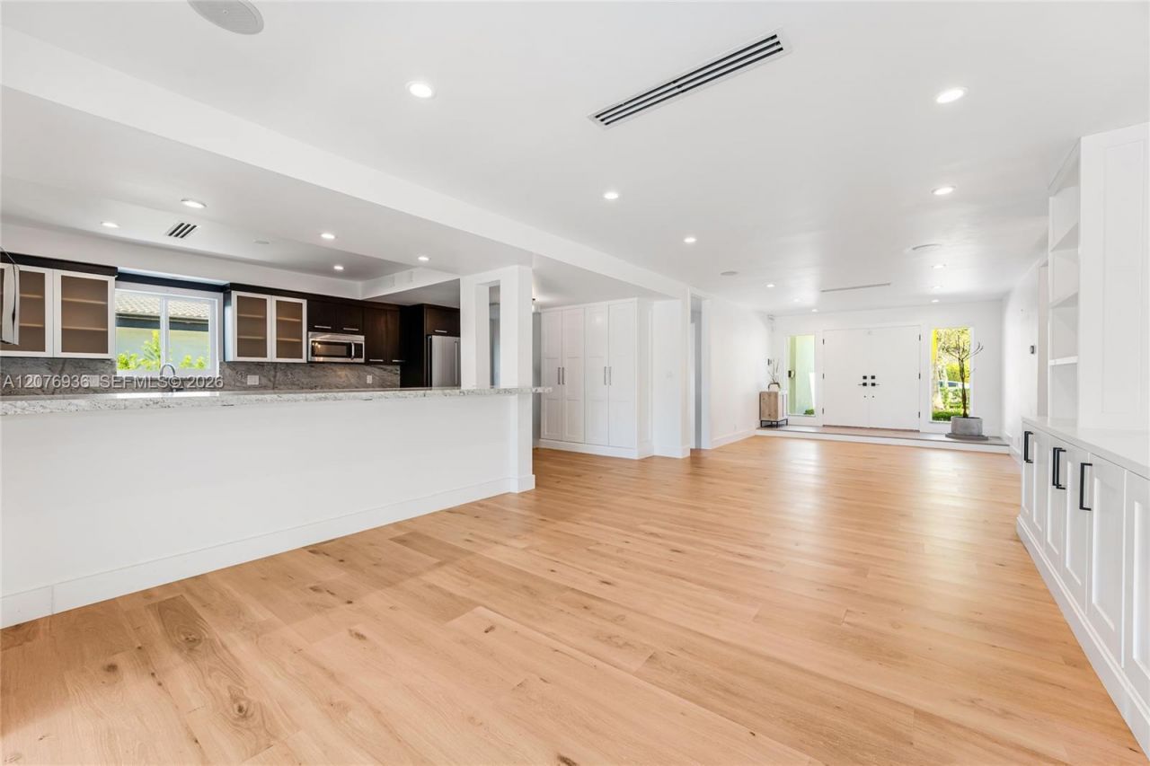 740 S Shore Dr , Miami Beach, FL 33141 Photo